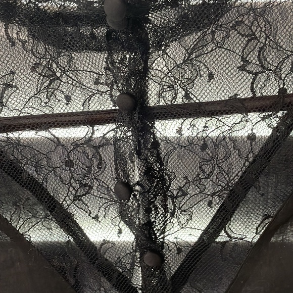 alice+olivia black long sleeve Renaissance lace sleeve blouse - Picture 3 of 7